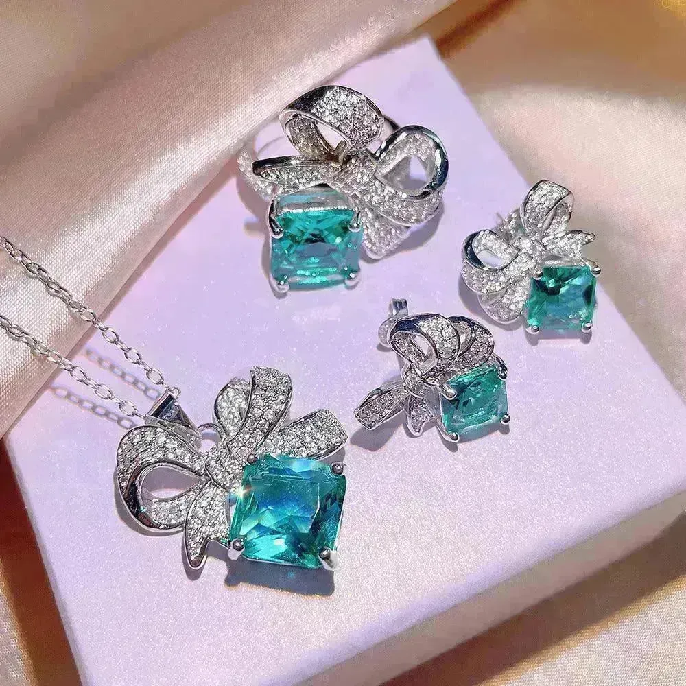 Bright Peacock Emerald Ring White Gold Plated