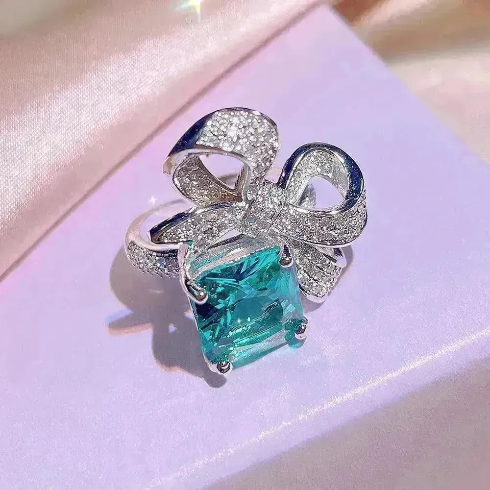 Bright Peacock Emerald Ring White Gold Plated